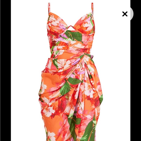 Like new! Pretty little thing dress - Picture 2 of 3